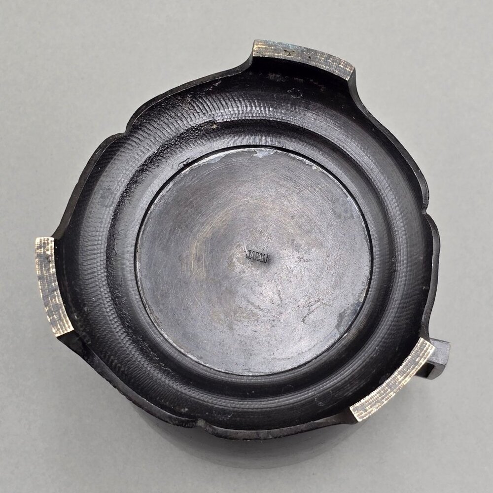 VTG Japanese Bronze Utsubata Ikebana Vase 5.5" Marked Japan Kenzan Insert - Picture 8 of 14